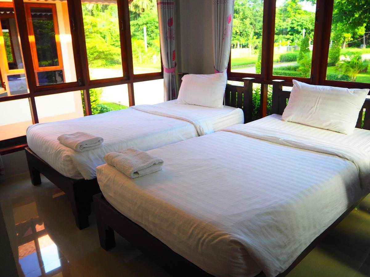 Bansuansiriwat Hotel Ban Tak Kültér fotó